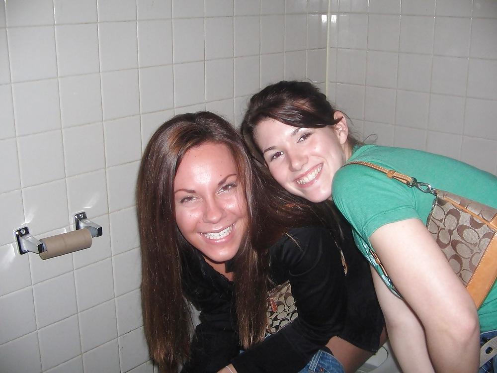 25P Babes on the crapper.