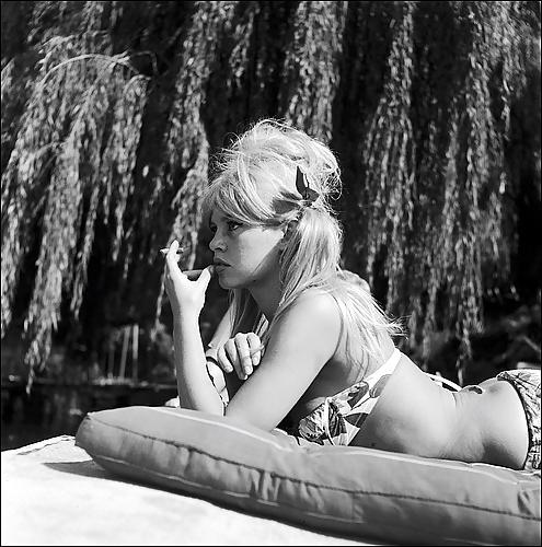 25P Bridgitte Bardow Smoking