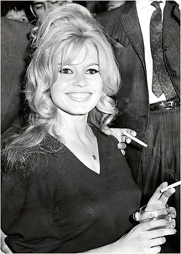 25P Bridgitte Bardow Smoking