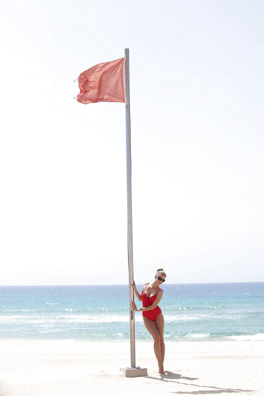 25P Aniko Michnyaova Moontide Swimwear 2011 Photoshoot