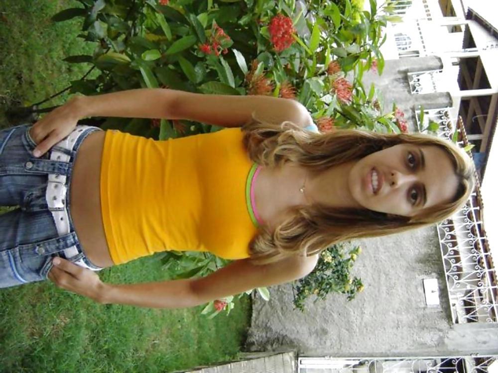 25P Cleavage and Big Boobs 1