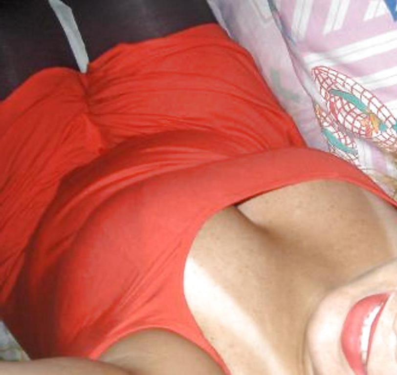 25P Cleavage and Big Boobs 1