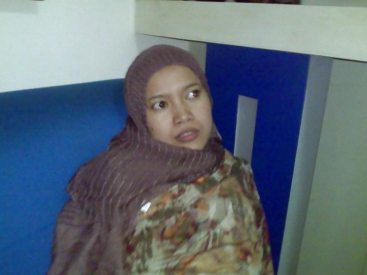 9P Indonesian Hijab Girl