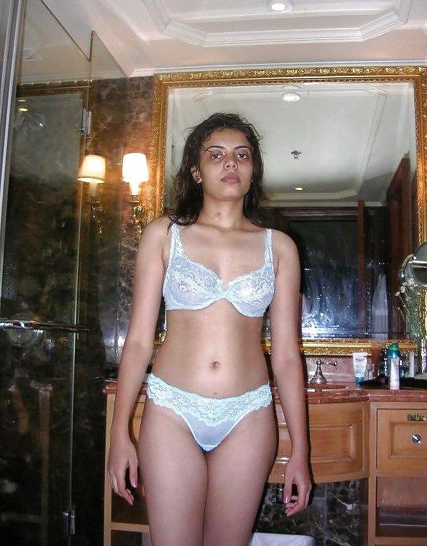 5P Indian girl Shweta nude !!