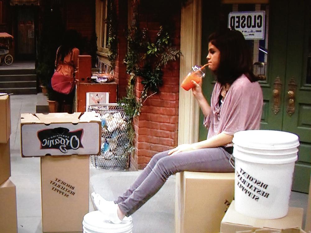 8P Selena Gomez Wearing White Socks (High Quality)