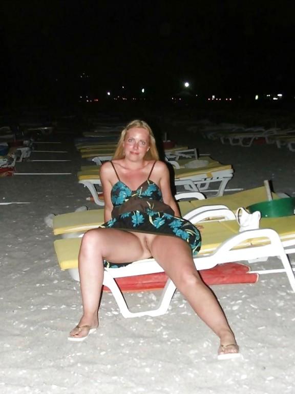 25P MILF-Upskirt - 2
