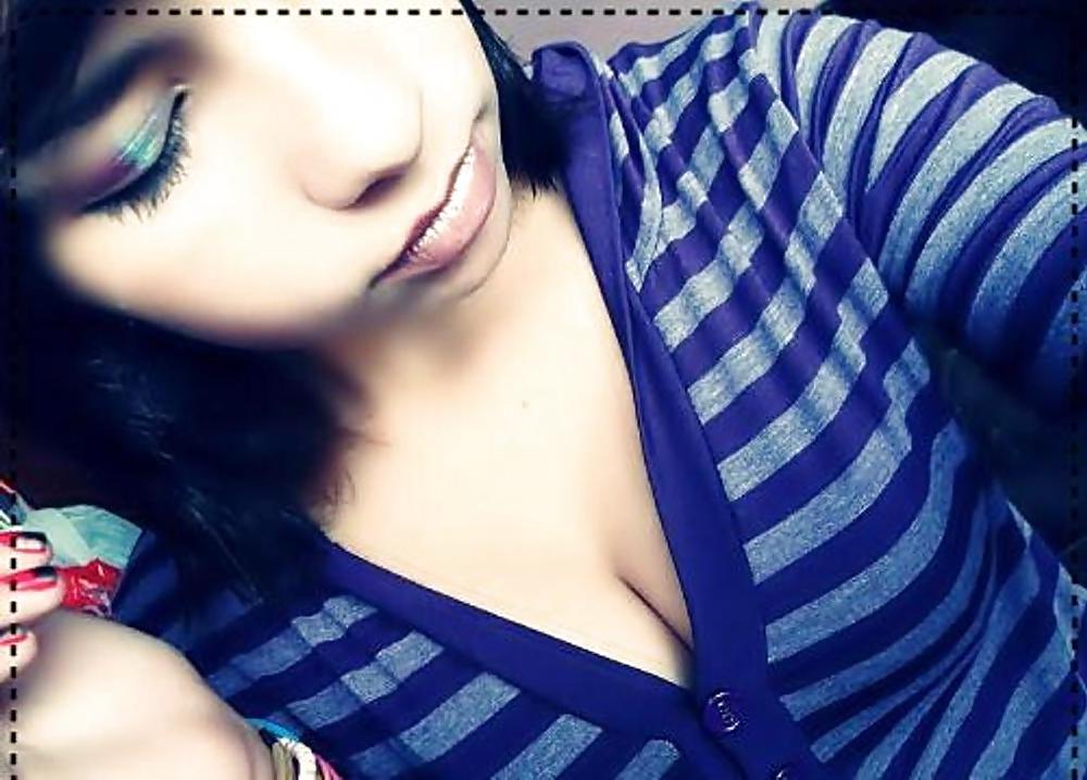 25P Cleavage and Big Boobs 2
