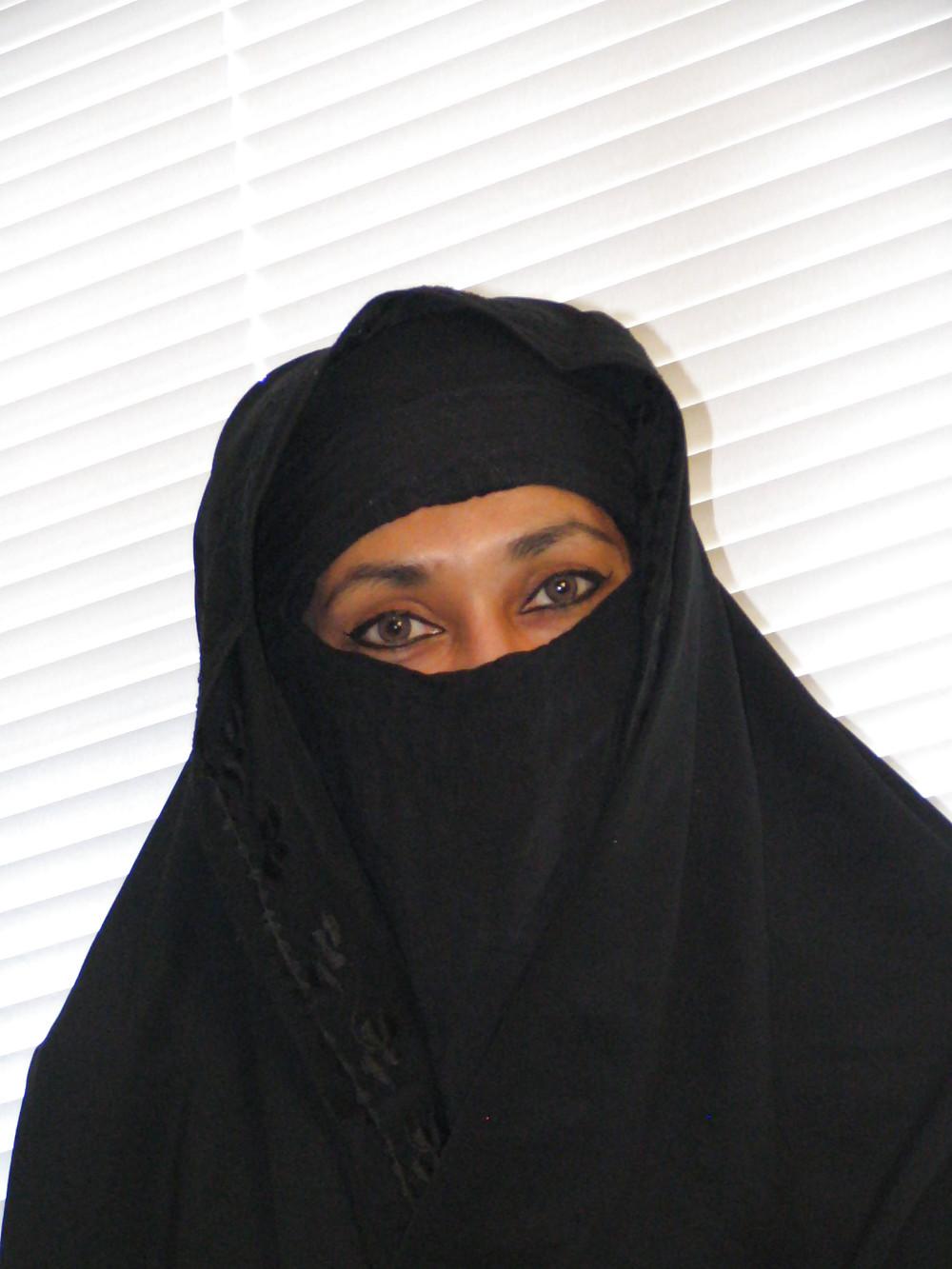 25P Burqa beurette