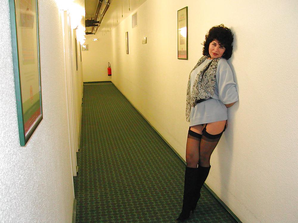 20P Babes in sexy stockings