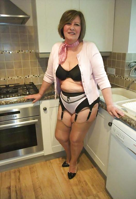 20P GB wife Kelly exposed by her husband