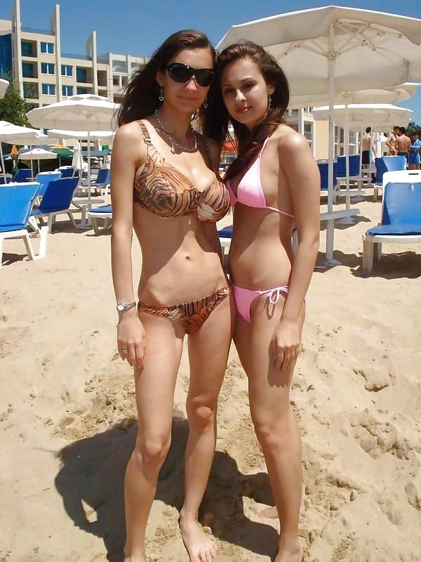 15P Bikini babes