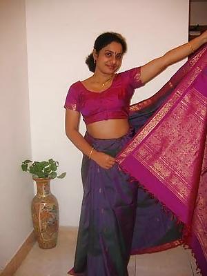 25P Indian auntys