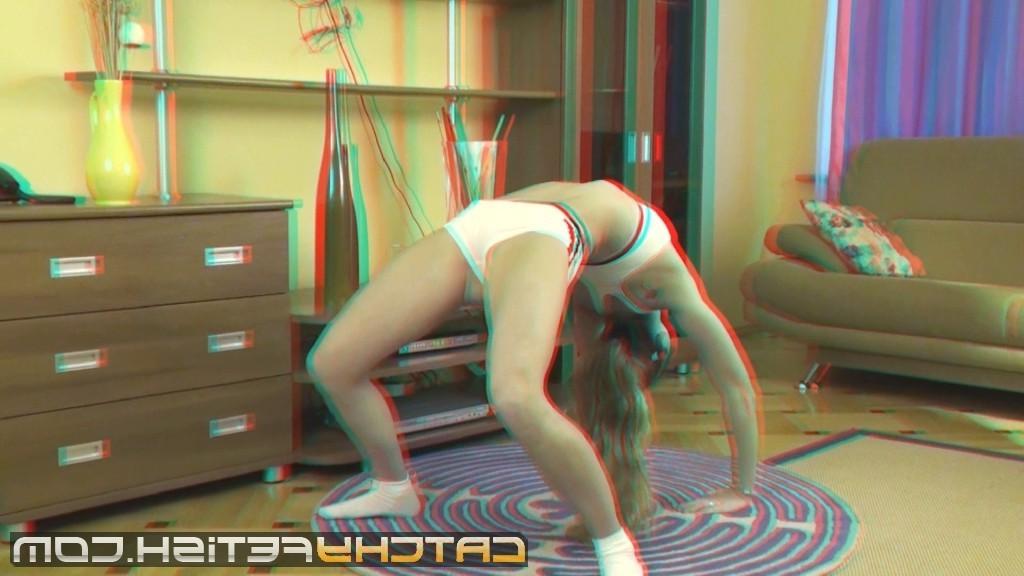 18P Sexy blonde takes dildo in her tight snatch in 3D porn video