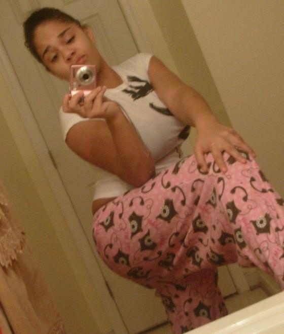 15P Ebony teen gfs posing for cell phone pics