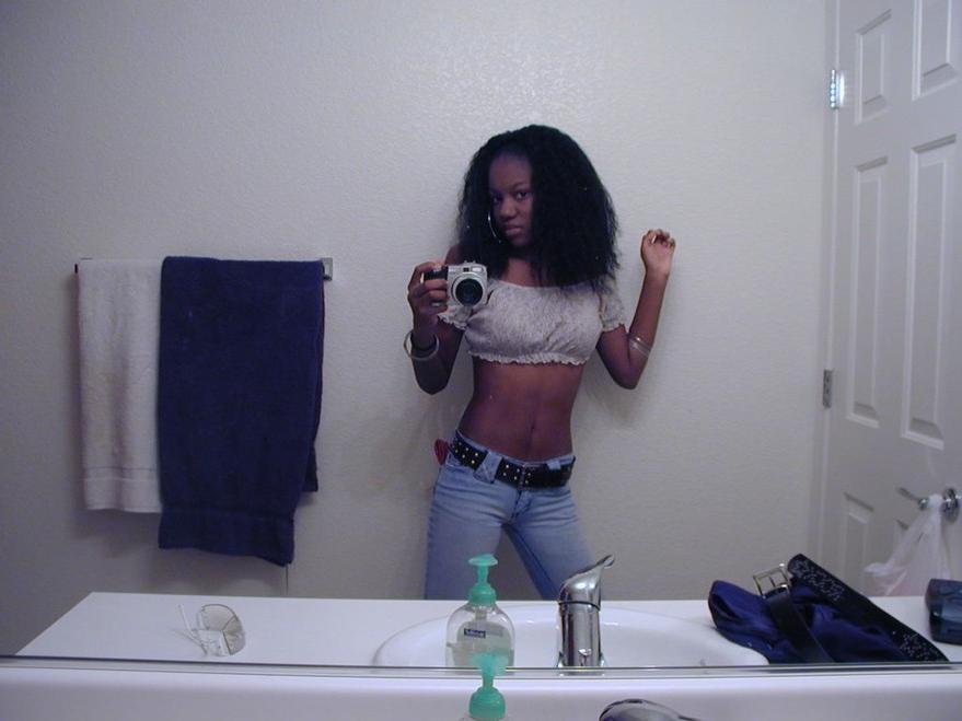 15P Ebony teen gfs posing for cell phone pics