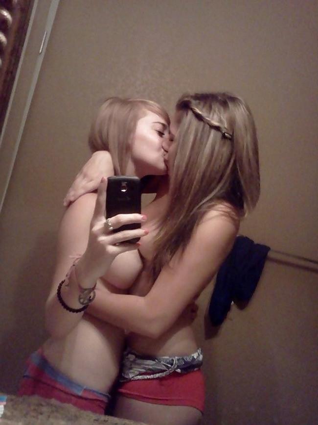 15P Self shot gfs are posing for cell phone camera pics