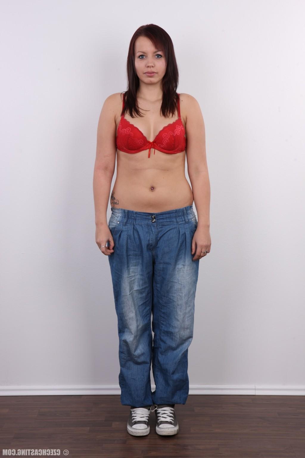 15P Amateur wife poses for photo camera