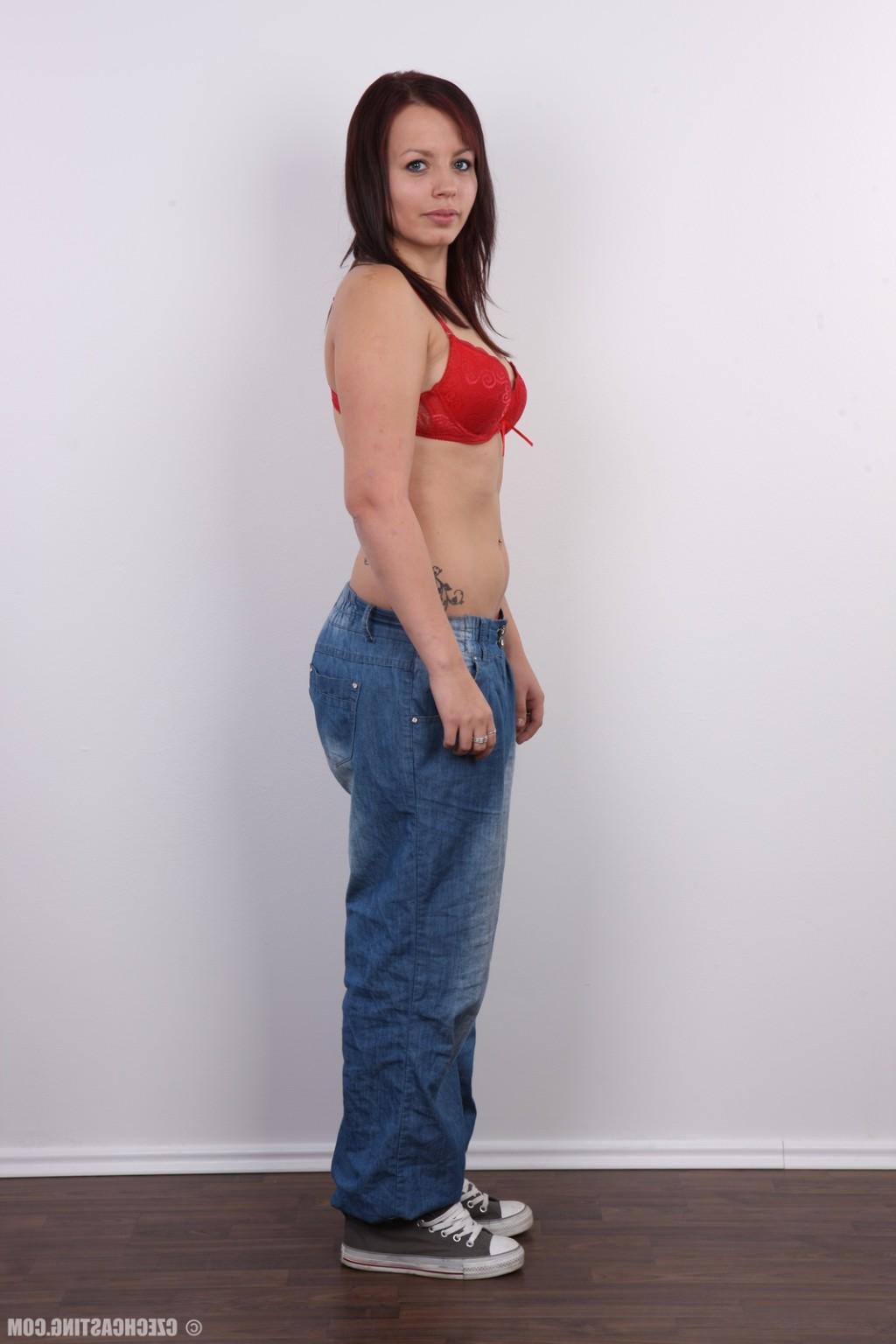 15P Amateur wife poses for photo camera