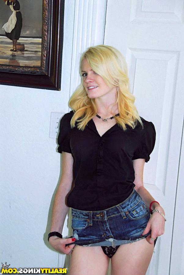 12P Hot amateur blonde nailed hard and cumfaced in these porn tryouts