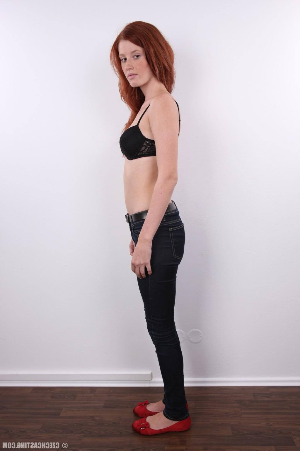 17P Amateur redhead girl poses nude