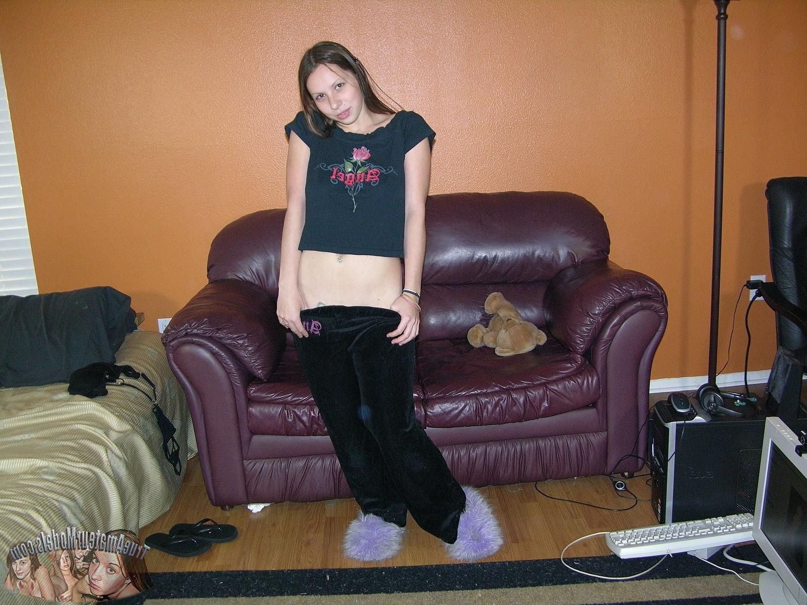 13P Brunette Teen Girlfriend Babe Modeling Nude And Spreading Legs - Zoe from True A