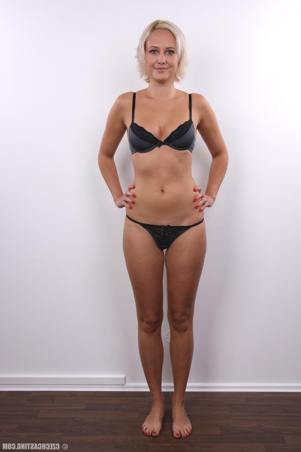 16P Lovely blonde poses nude