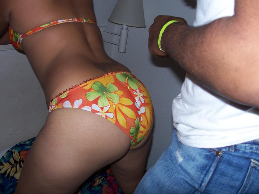 15P Ebony teen gfs posing for cell phone pics