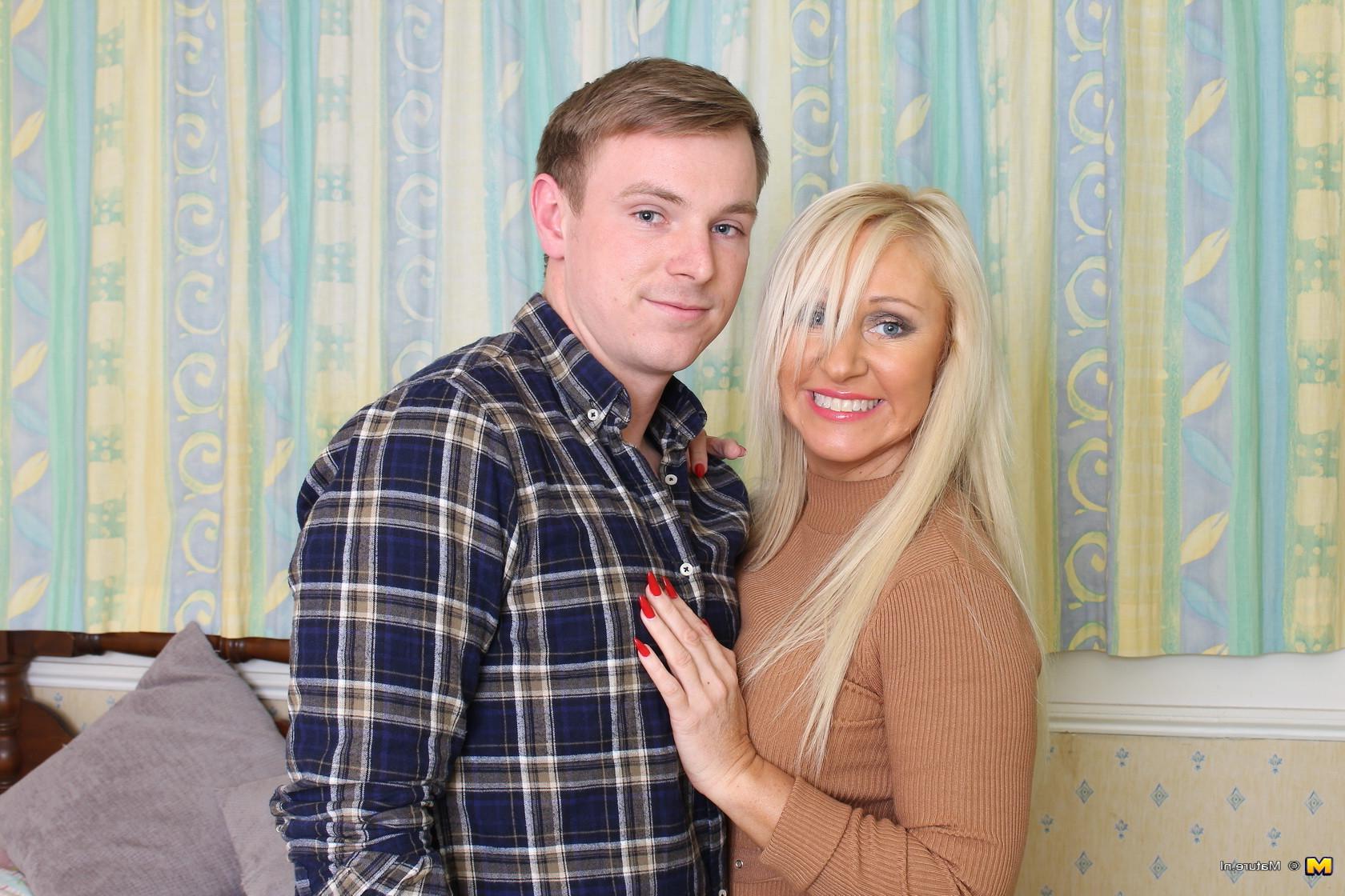 16P Naughty hot British housewife playing with teen lover