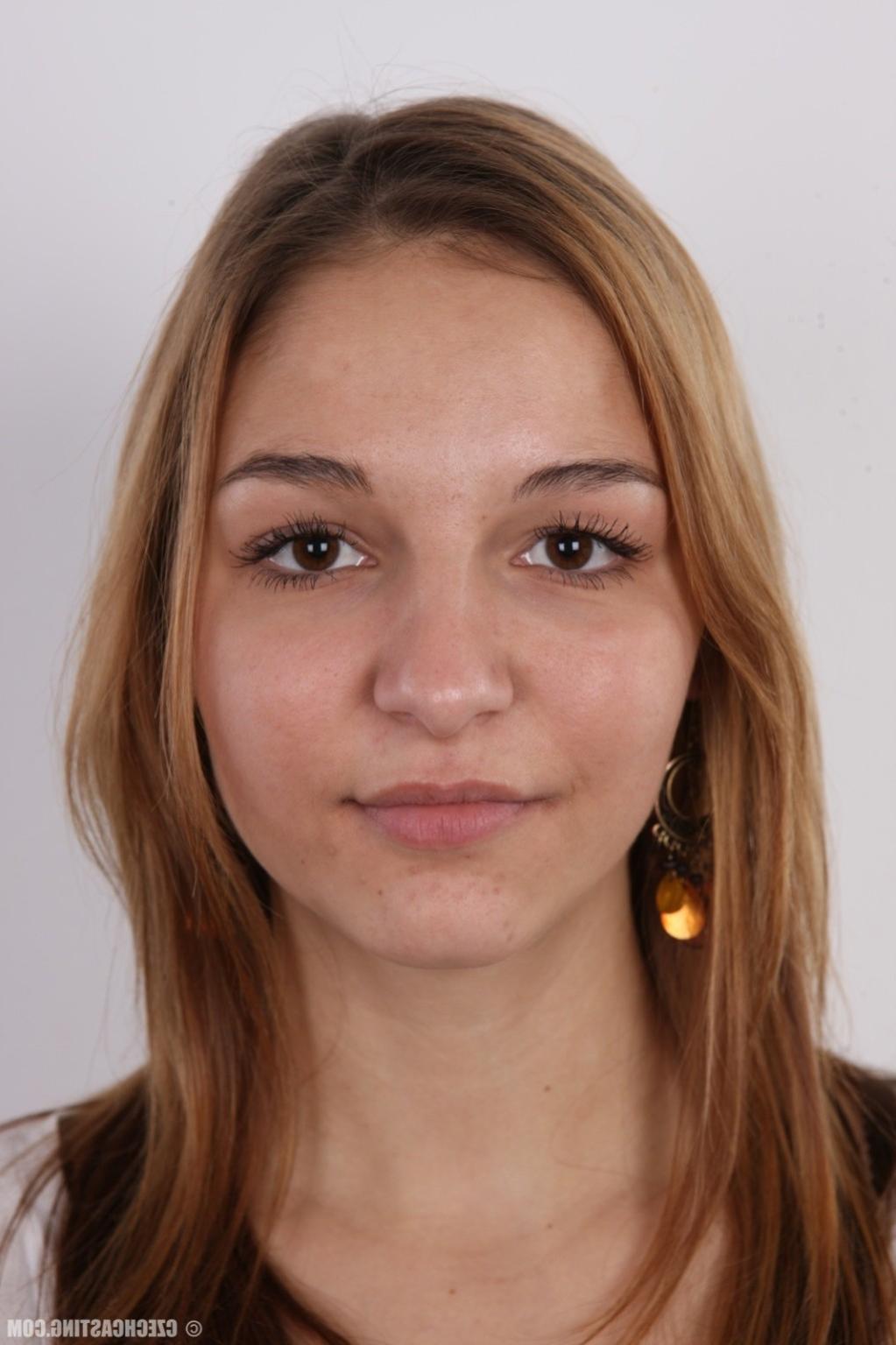 17P Sweet amateur girl with nice breasts