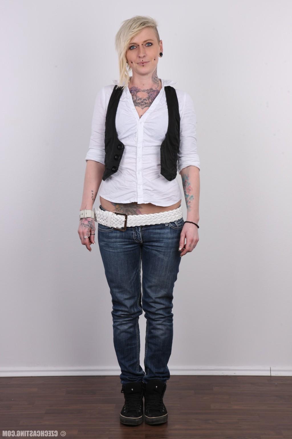 17P Tattooed blonde poses for photo camera