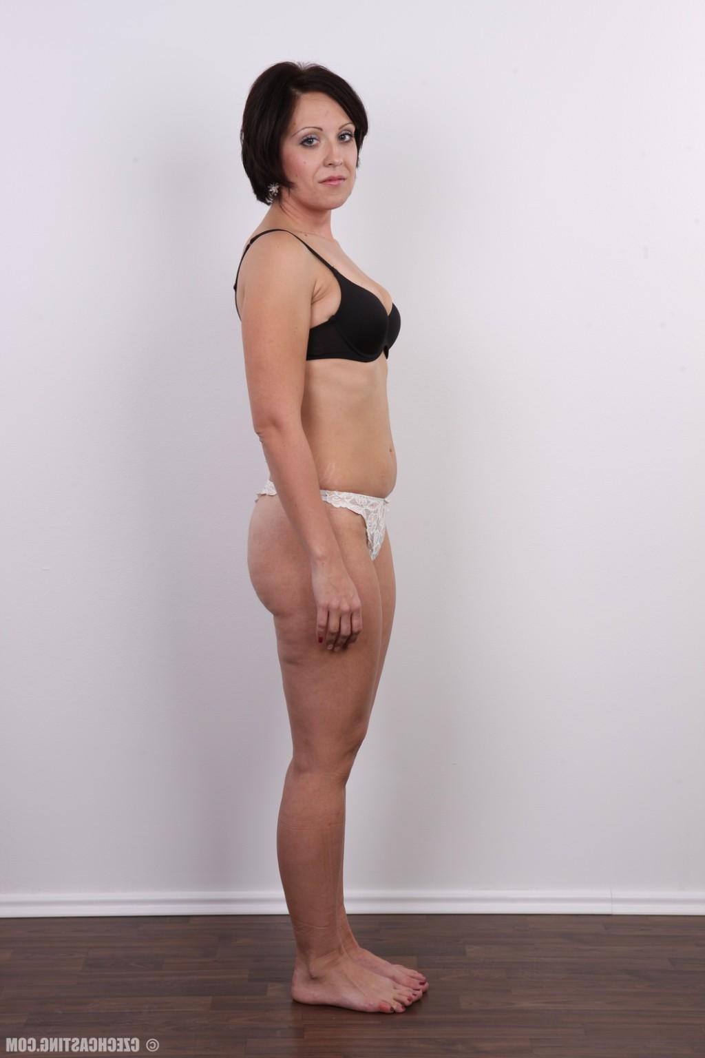 17P Mature wife poses naked