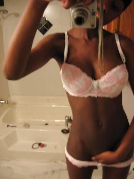15P Ebony teen gfs posing for cell phone pics