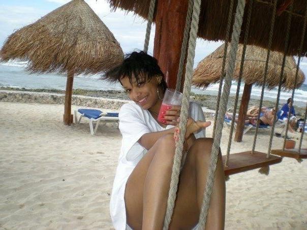 15P Ebony teen gfs posing for cell phone pics