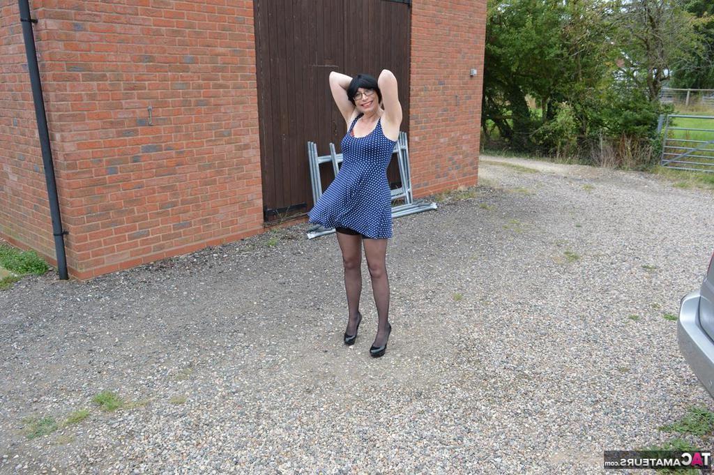 20P Barby strips on a farm and is caught by landowne