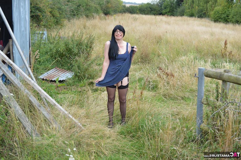 20P Barby strips on a farm and is caught by landowne