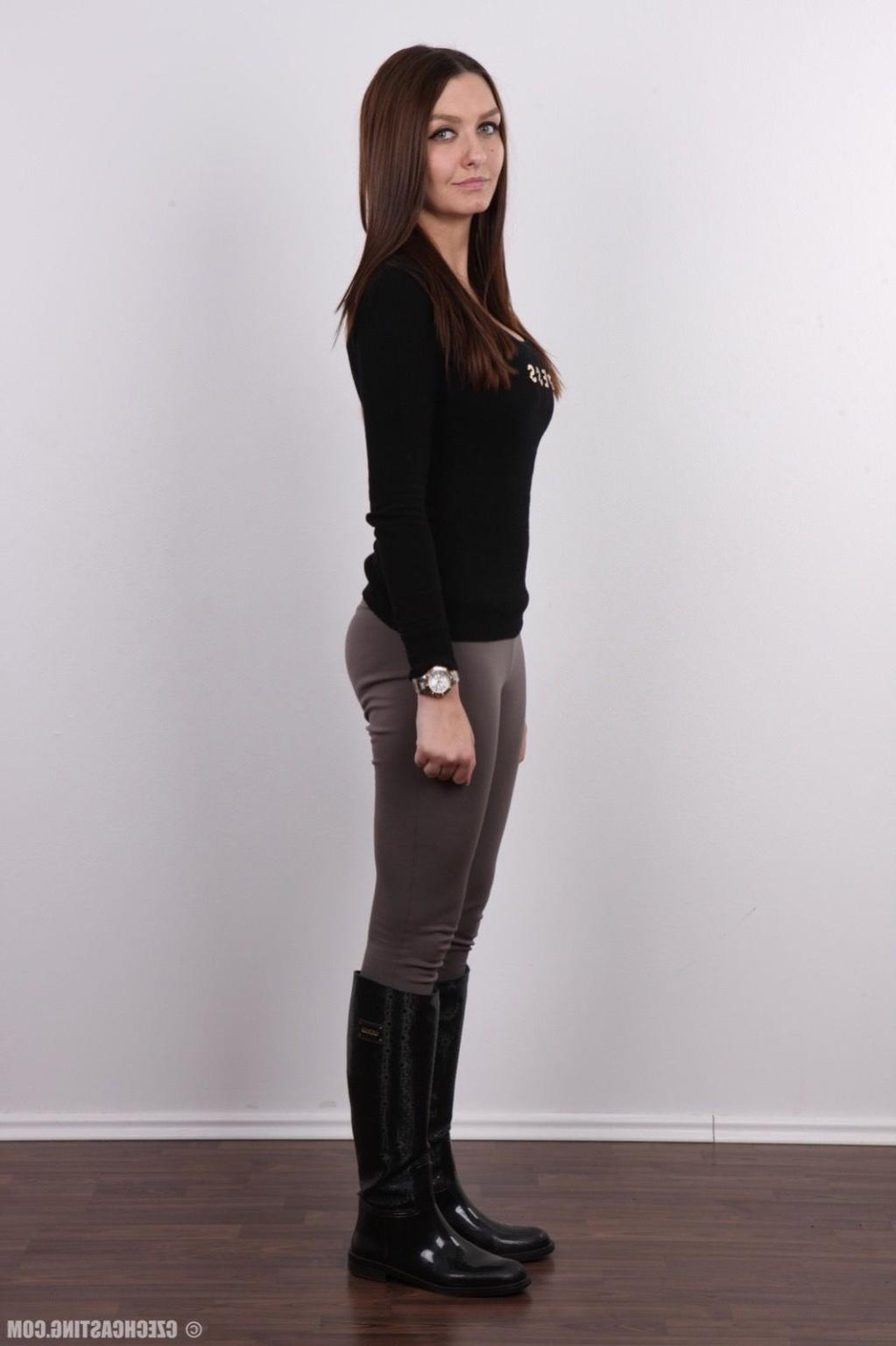 17P Amateur girl poses for photo camera
