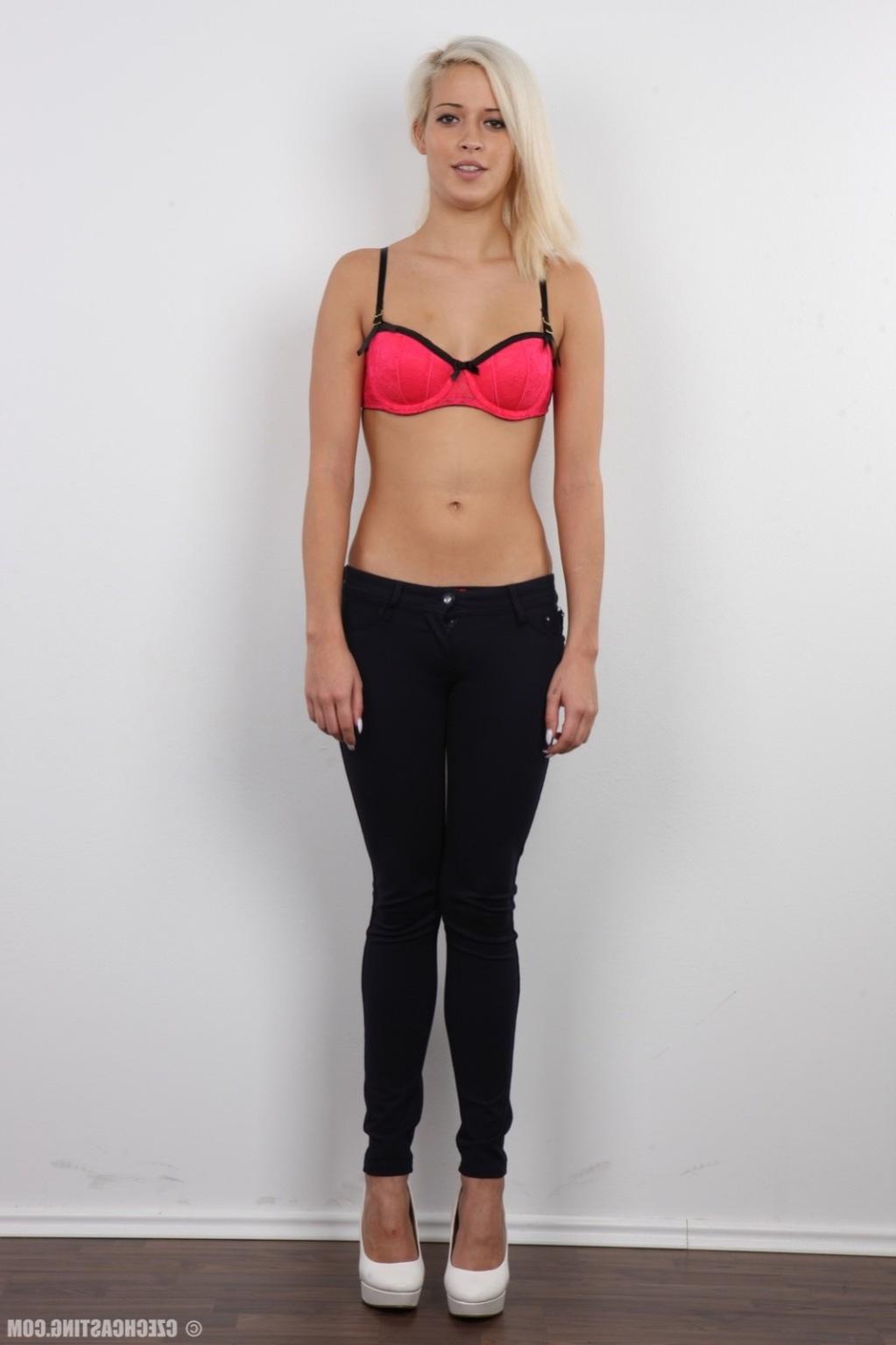 17P Blonde tall teen poses nude