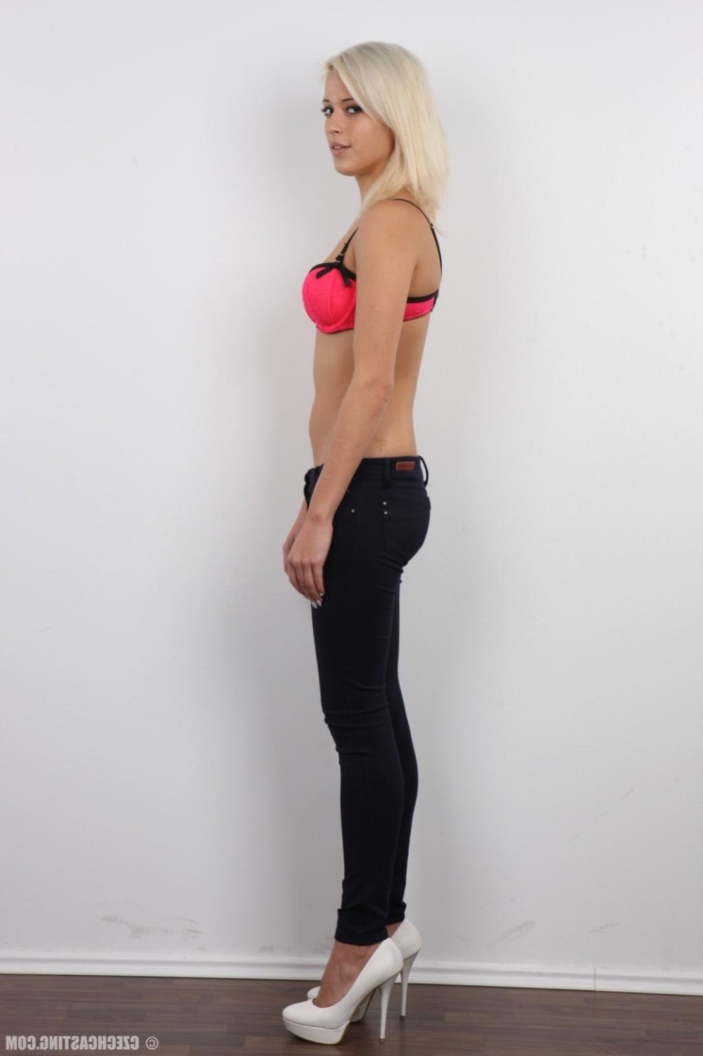 17P Blonde tall teen poses nude