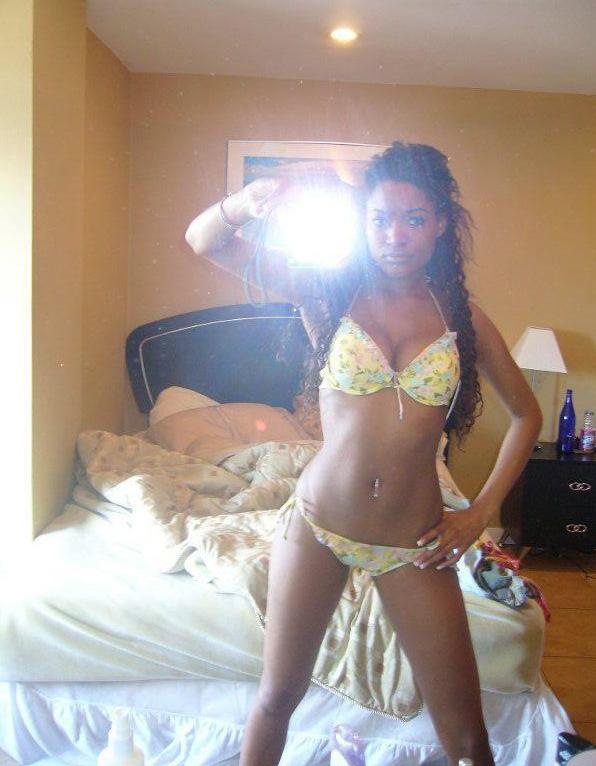 15P Ebony teen gfs posing for cell phone pics