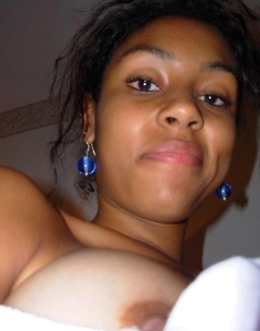 15P Ebony teen gfs posing for cell phone pics