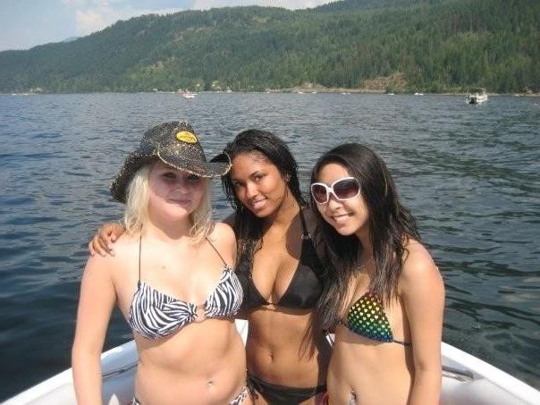 15P Ebony teen gfs posing for cell phone pics