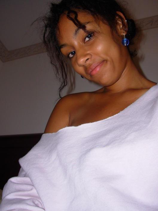 15P These ebony teen girlfriends posing and naked
