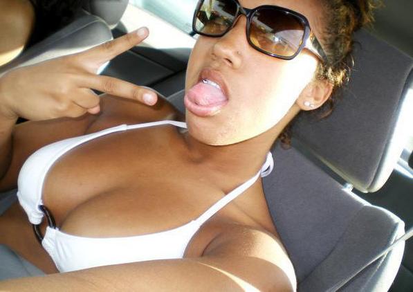 15P Ebony teen gfs posing for cell phone pics
