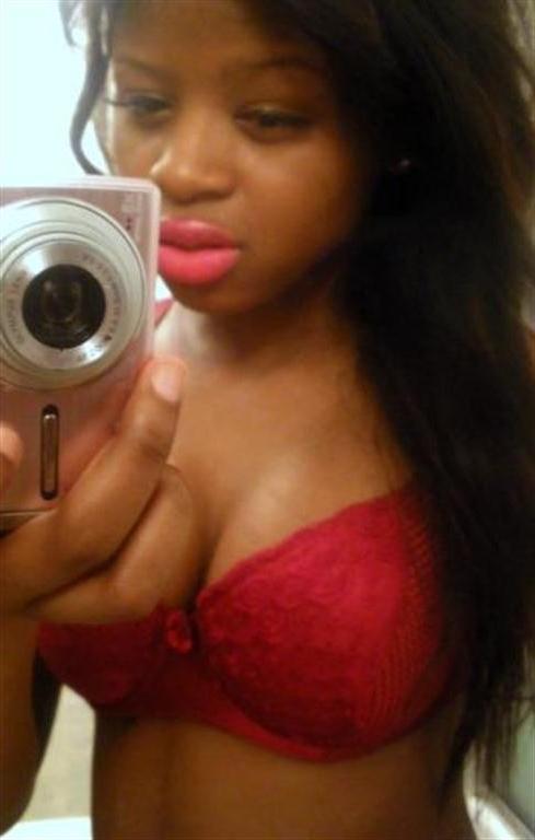 15P Ebony teen gfs posing for cell phone pics