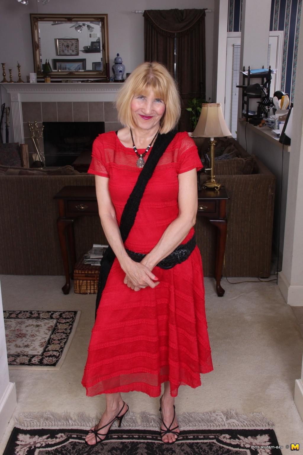 16P Naughty American housewife getting very horny
