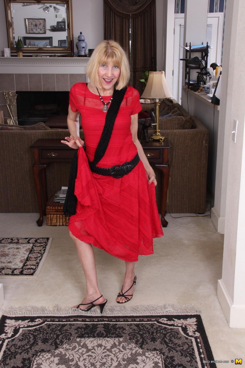 16P Naughty American housewife getting very horny