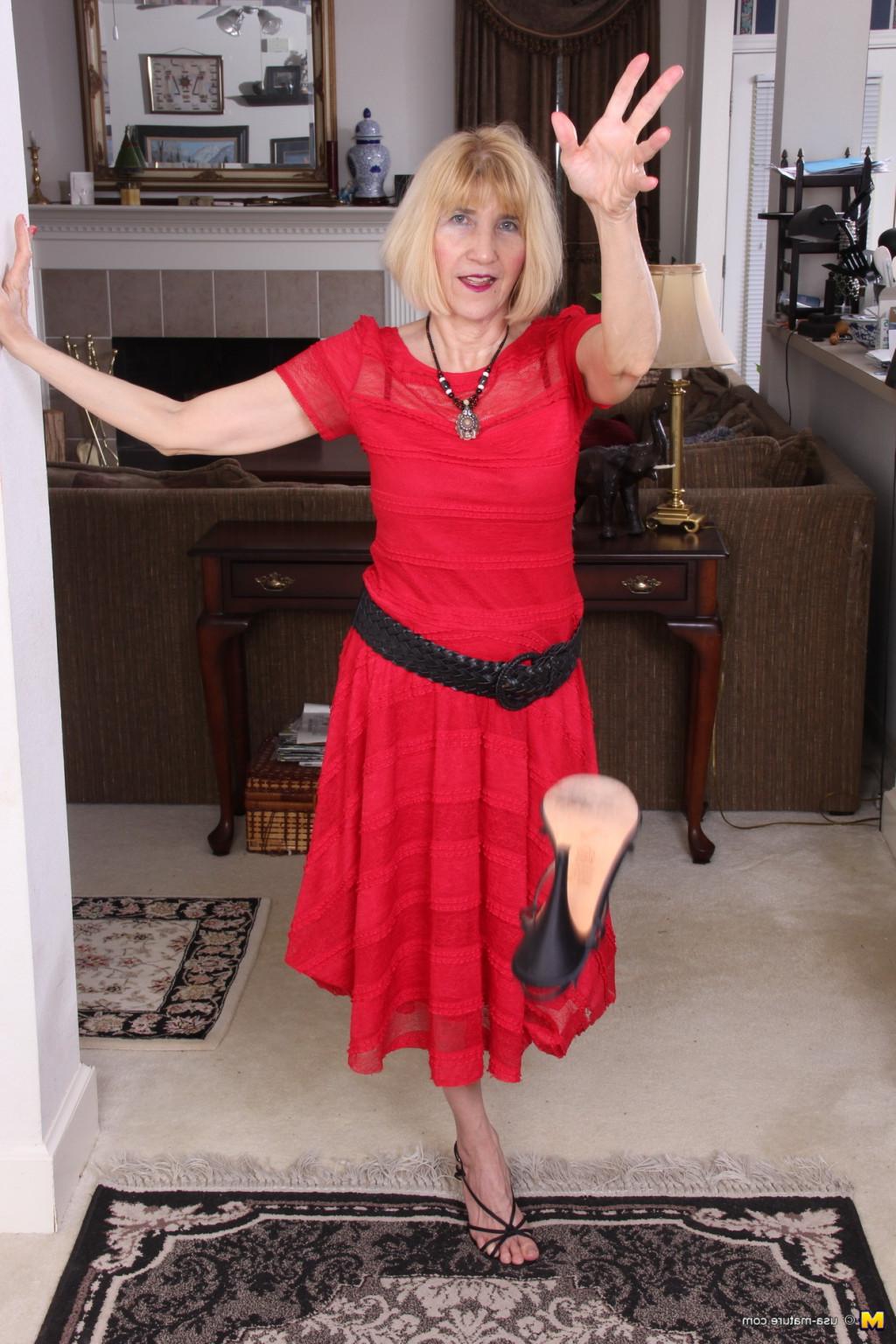 16P Naughty American housewife getting very horny