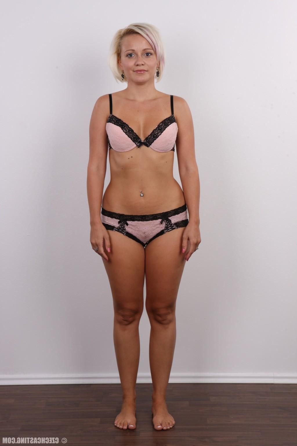 17P Gorgeous mature blonde poses