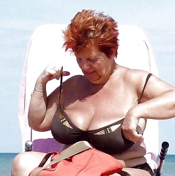 15P amateur grannies showing off their big boobs