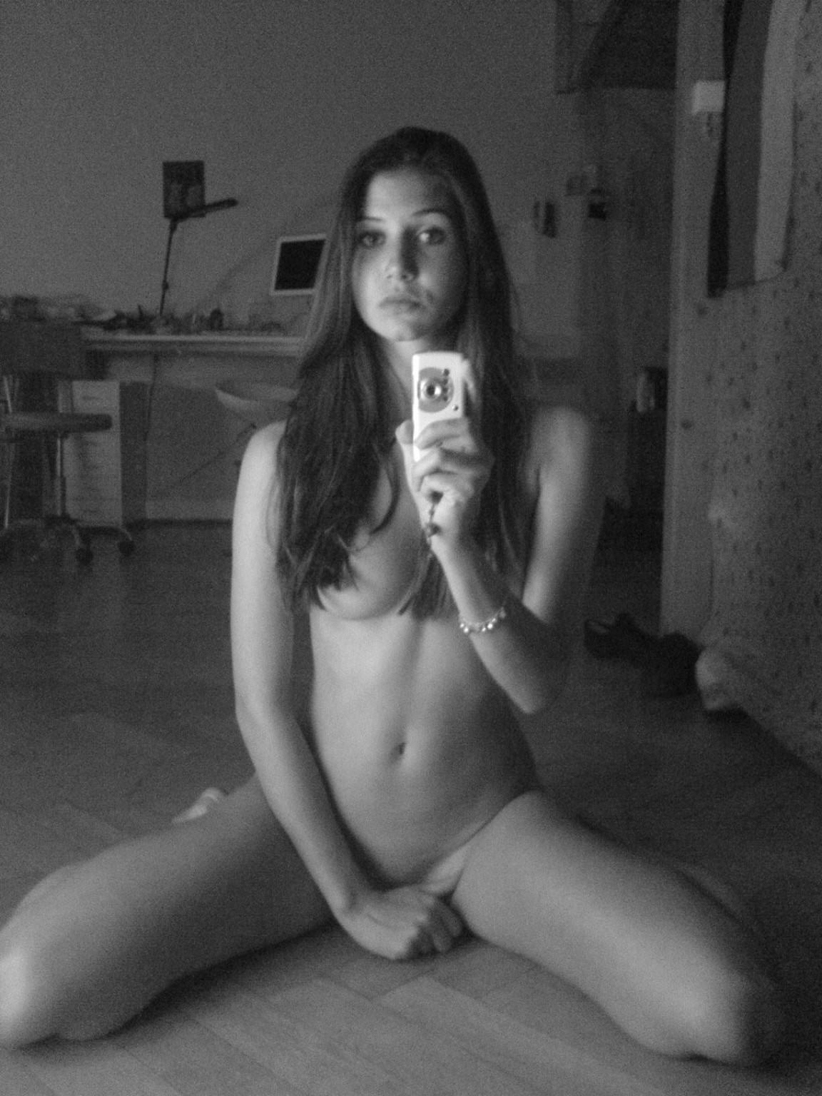 15P Amateur selfie porn